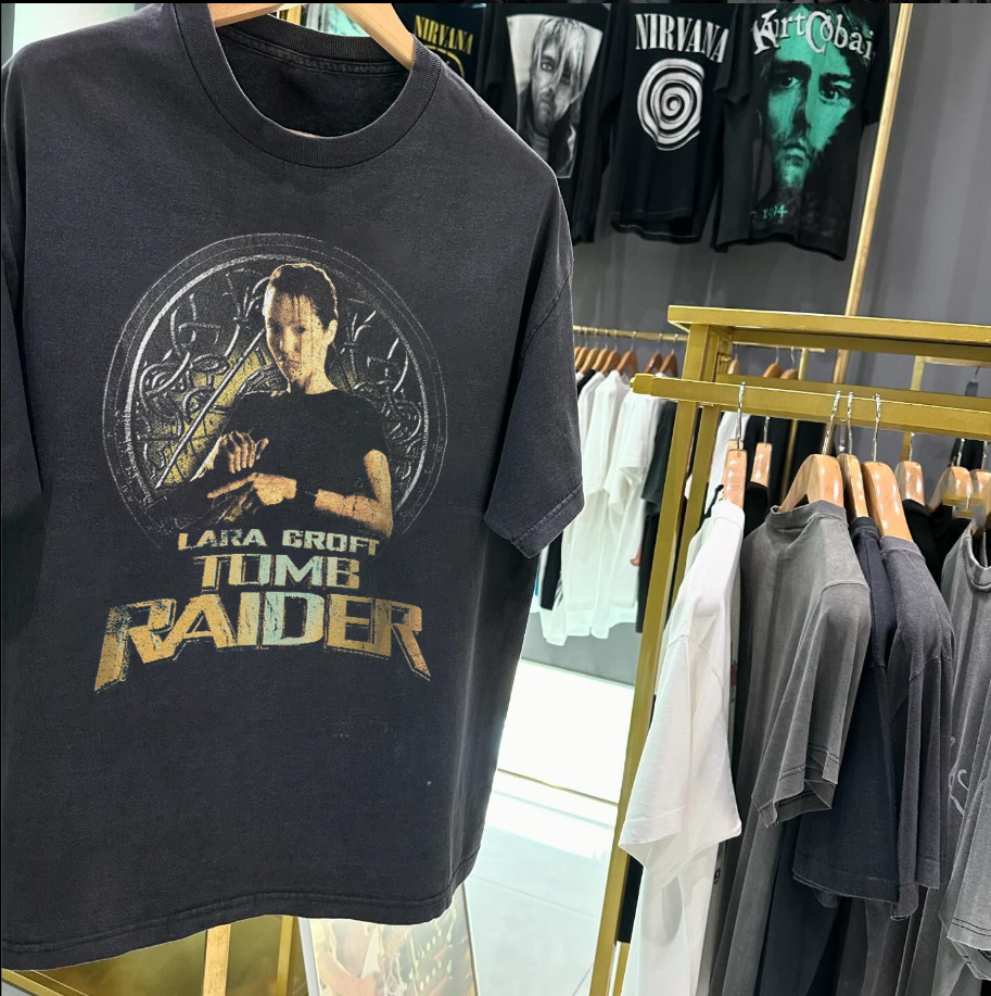 Vintage Mysterious Teen' Tomb Raider Black Graphic T-Shirt